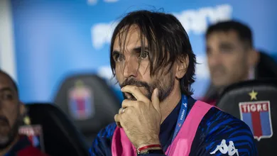 Conhe&ccedil;a Diego Mart&iacute;nez, o novo treinador do Boca Juniors que j&aacute; tem liga&ccedil;&otilde;es profundas com os Xeneizes