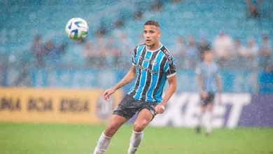 Braga insiste na contrata&ccedil;&atilde;o de zagueiro Gustavo Martins, mas Gr&ecirc;mio faz jogo duro