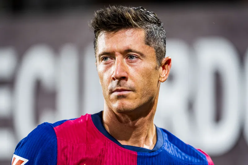 Robert Lewandowski em a&ccedil;&atilde;o pelo Barcelona na temporada 24/25. Foto: Icon Sport