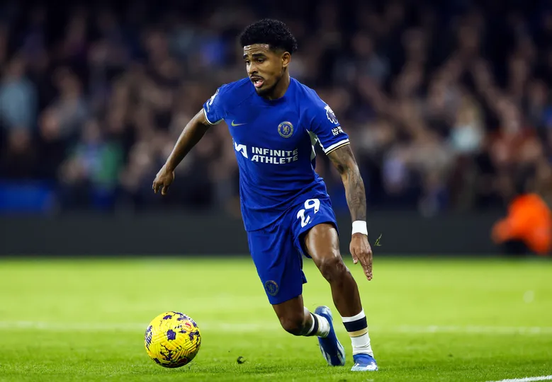Foto: (IconSport) - Ian Maatsen n&atilde;o teve sequ&ecirc;ncia no Chelsea