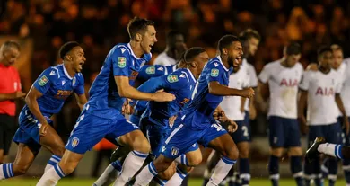 O Colchester United, da quarta divis&atilde;o, foi capaz de uma fa&ccedil;anha ao eliminar o Tottenham na Copa da Liga