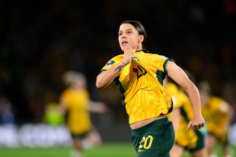 Sam Kerr, australiana jogadora do Chelsea est&aacute; fora de Paris 2024. 