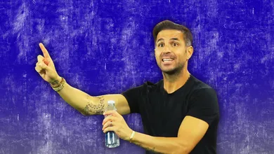 A cl&aacute;usula que pode ditar o futuro de Cesc F&agrave;bregas nas pr&oacute;ximas janelas