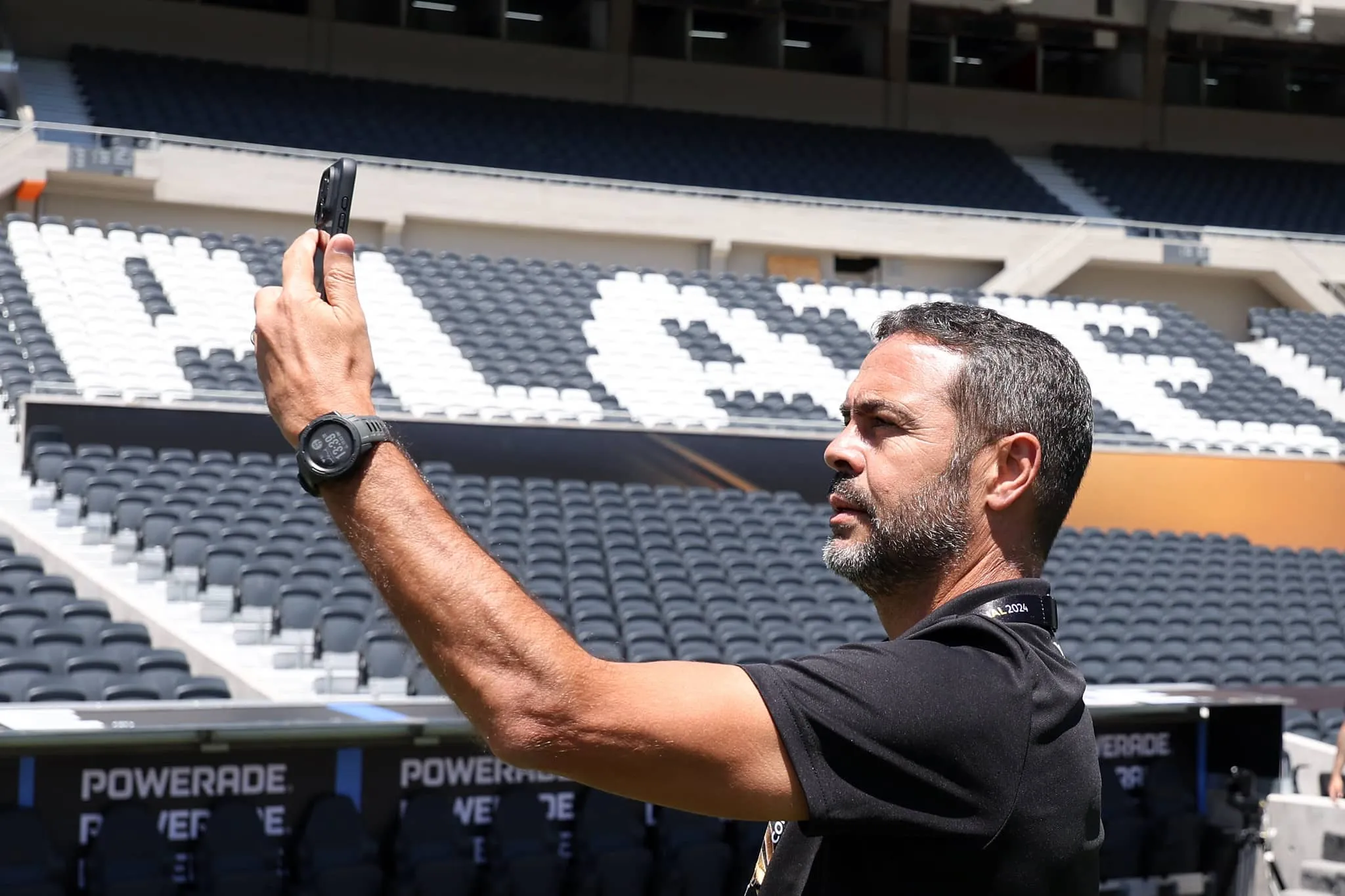Artur Jorge descontrai o clima, mas sem fugir de responsabilidade no Botafogo