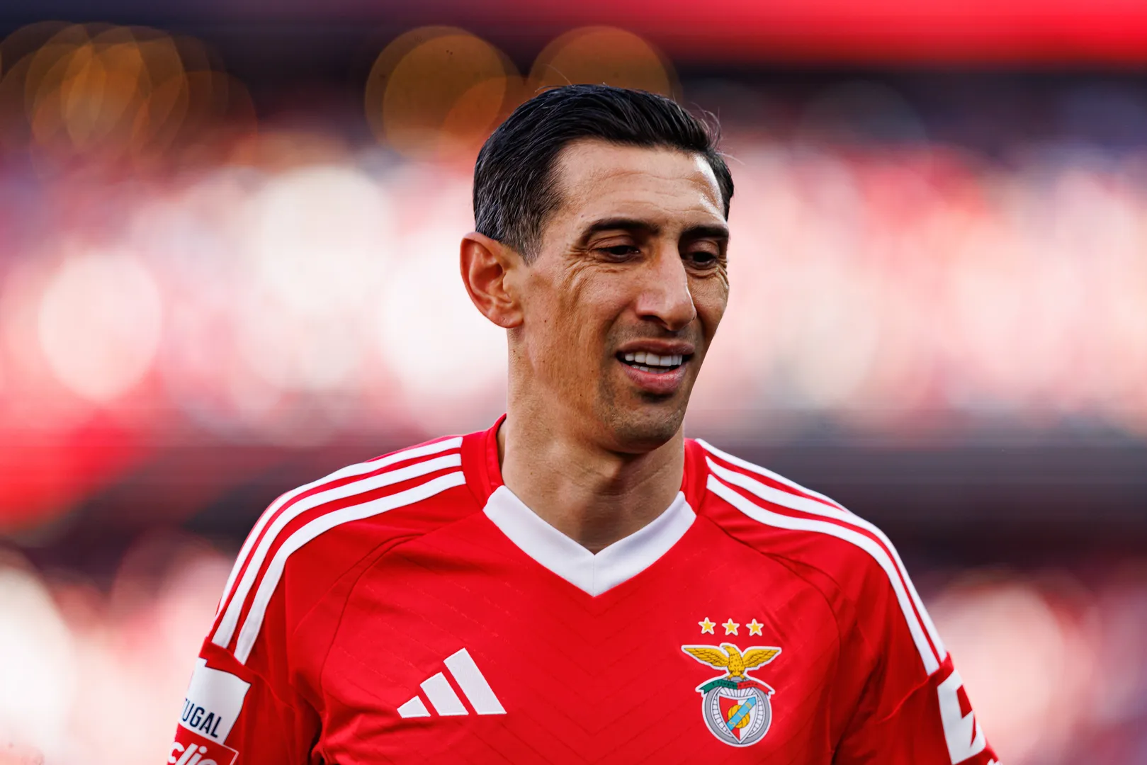 Di Mar&iacute;a em a&ccedil;&atilde;o pelo Benfica