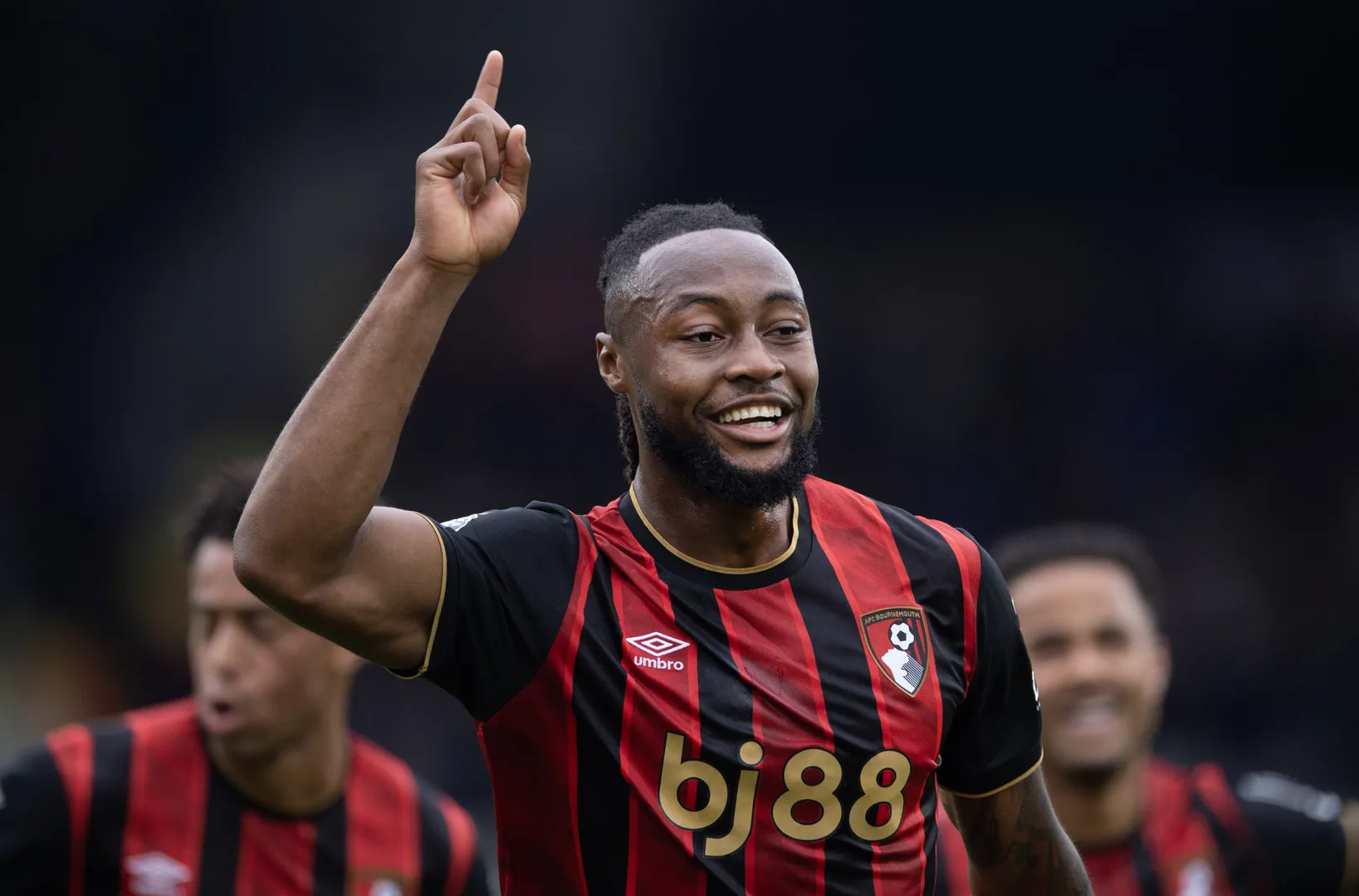 Semenyo celebra gol pelo Bournemouth