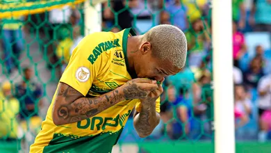 Com multa elevada, Cuiab&aacute; promete fazer jogo duro por Deyverson, especulado no Gr&ecirc;mio