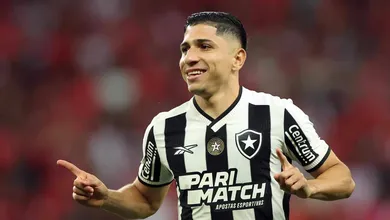 Maestro discreto deixa Botafogo bem perto do t&atilde;o sonhado t&iacute;tulo brasileiro