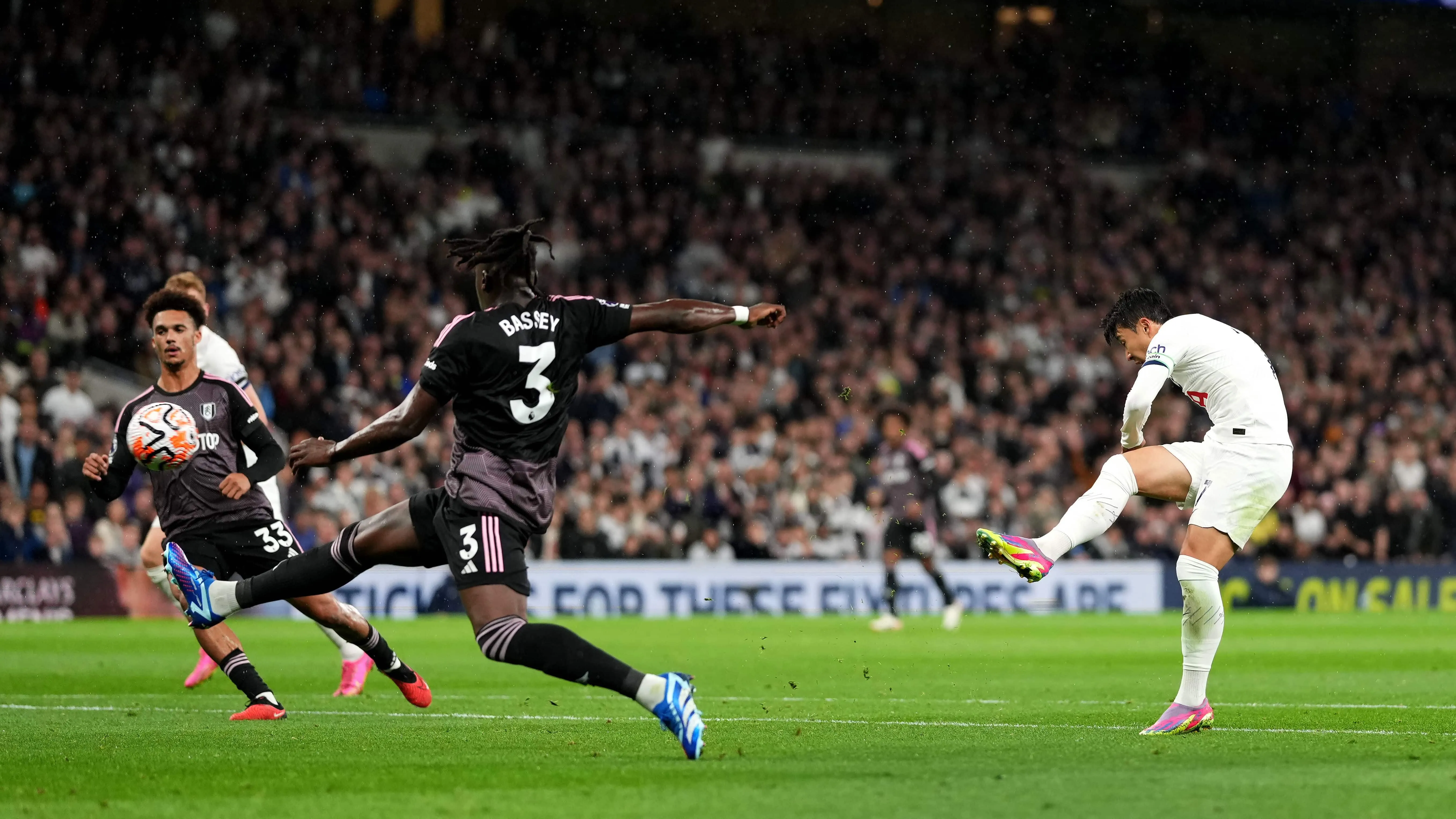 Press&atilde;o funciona e Tottenham vence mais uma para fechar rodada na lideran&ccedil;a