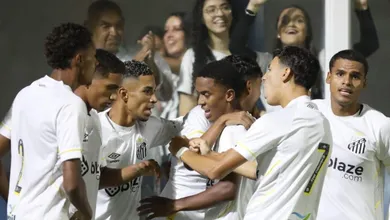 Com show de bolivianos, Santos goleia S&atilde;o Bernardo, mant&eacute;m 100% e se classifica na Copinha