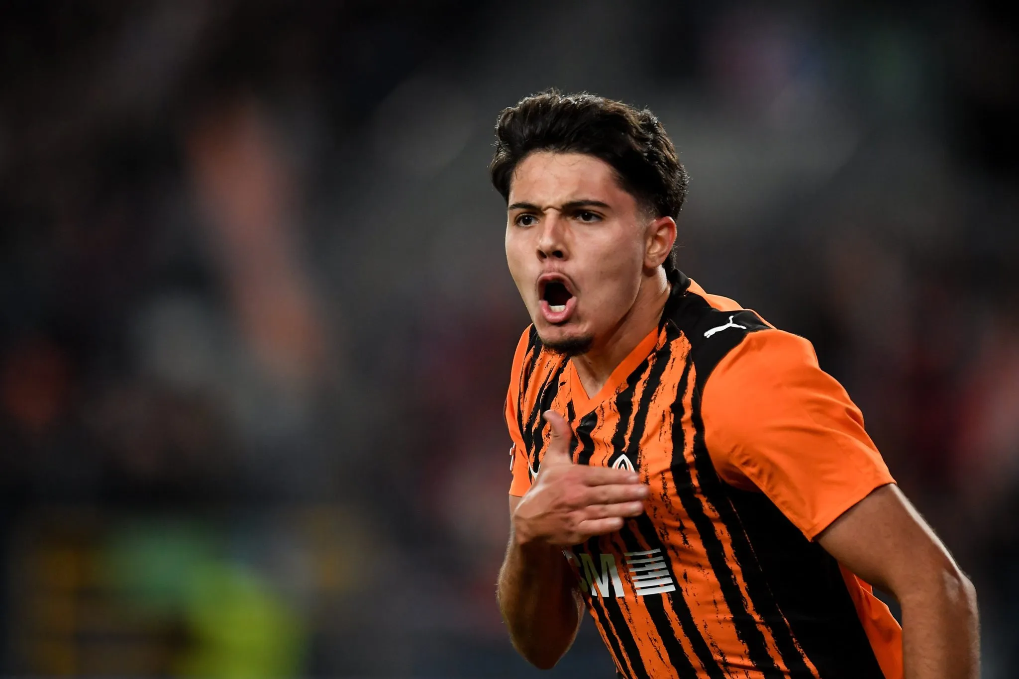 Luca Meirelles celebra gol pelo Shakhtar 