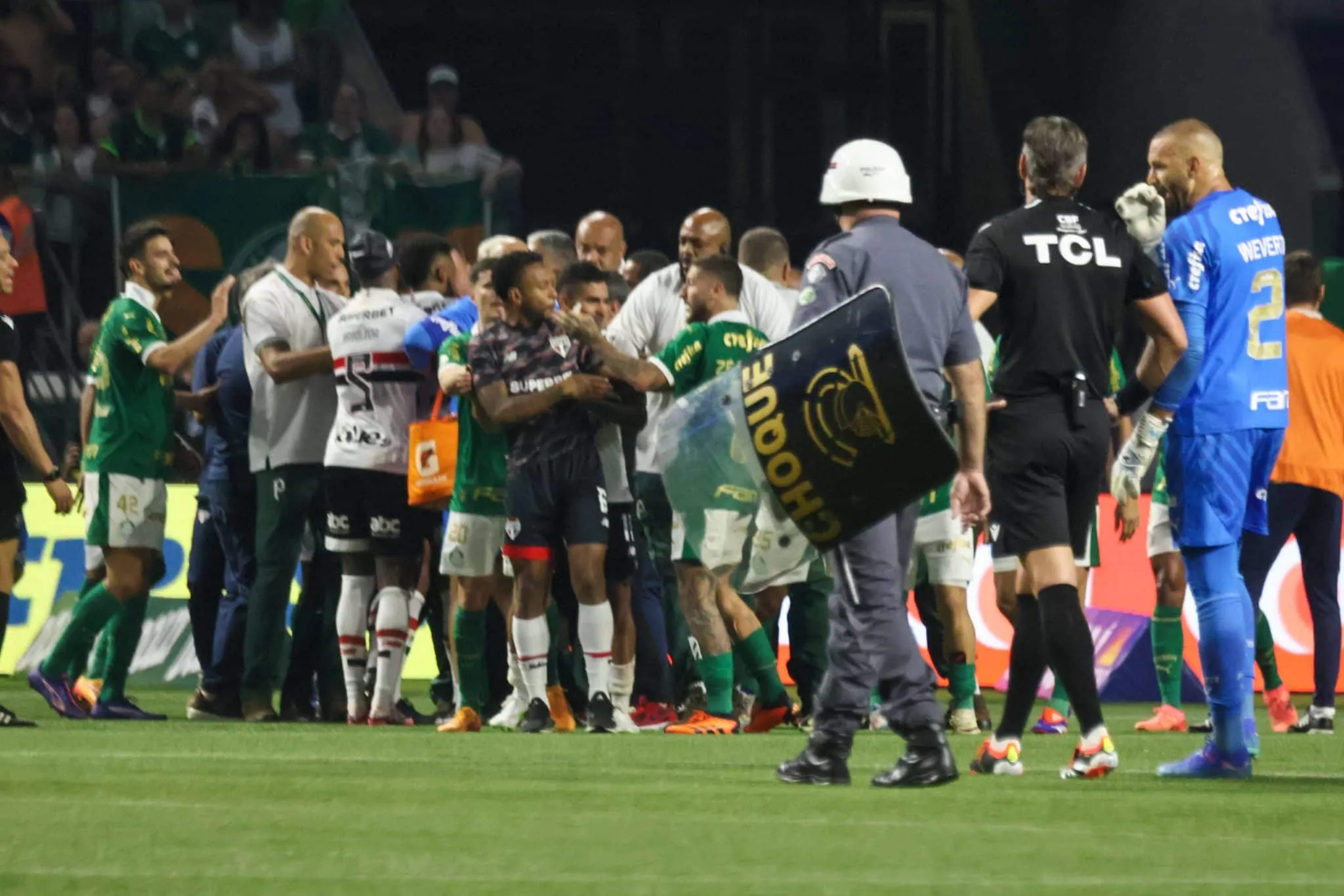 Alvo de soco e amea&ccedil;a, funcion&aacute;rio do Palmeiras diz n&atilde;o ter m&aacute;goa de Sabino