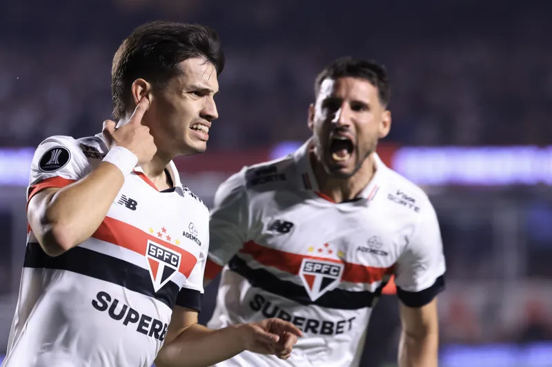 Bobadilla e Calleri vibram com o gol da classifica&ccedil;&atilde;o do S&atilde;o Paulo