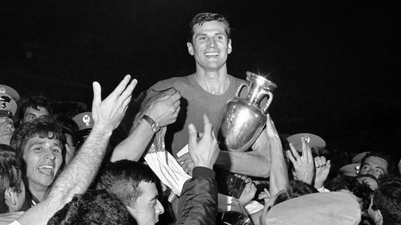 Como a Eurocopa acompanhou a integra&ccedil;&atilde;o dos pa&iacute;ses da Europa al&eacute;m do futebol
