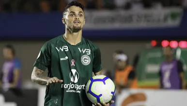 Michael e Ribamar viveram noites distintas, mas brilharam igualmente com dois chuta&ccedil;os de fora da &aacute;rea