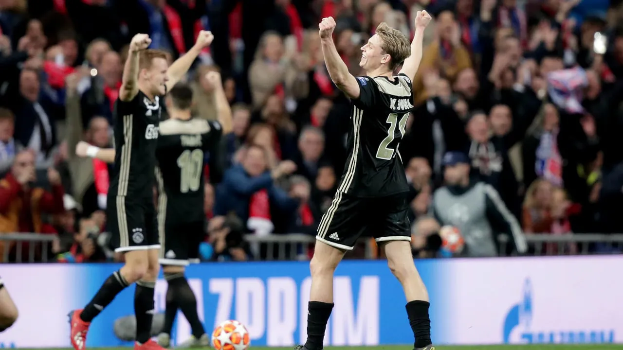 Frenkie de Jong: &ldquo;As pessoas talvez esperassem algo de n&oacute;s, mas n&atilde;o desta maneira fant&aacute;stica&rdquo;