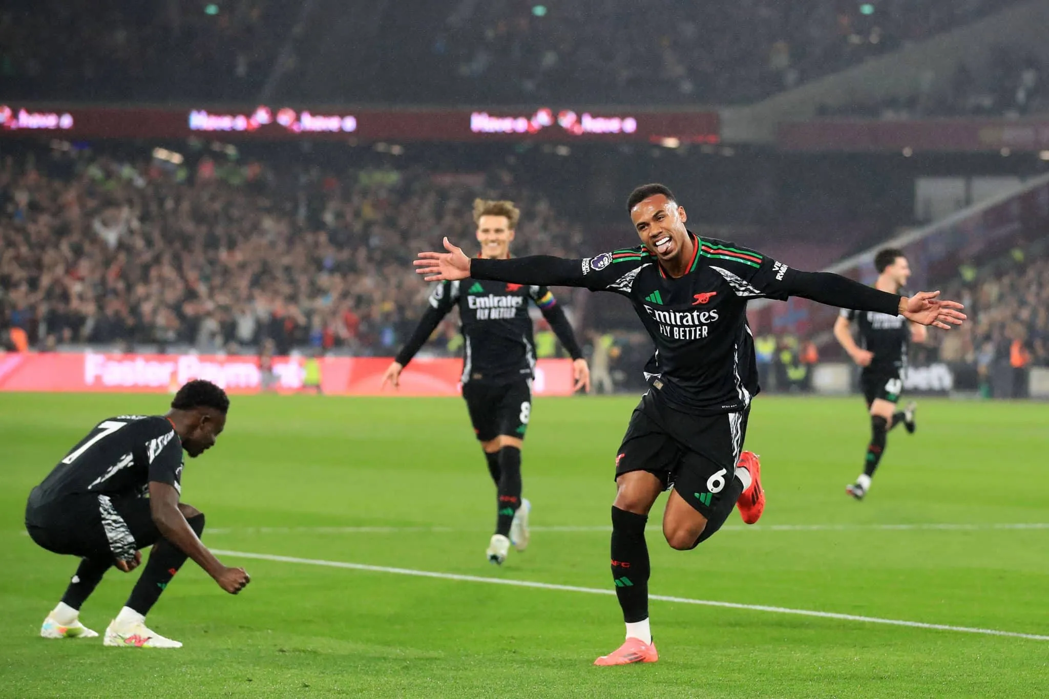 Com gola&ccedil;os de brasileiros, Arsenal e West Ham fazem o melhor jogo do dia na Premier League