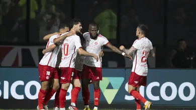 Internacional, enfim, volta a vencer fora de casa, e complica situa&ccedil;&atilde;o do Vasco no Brasileiro