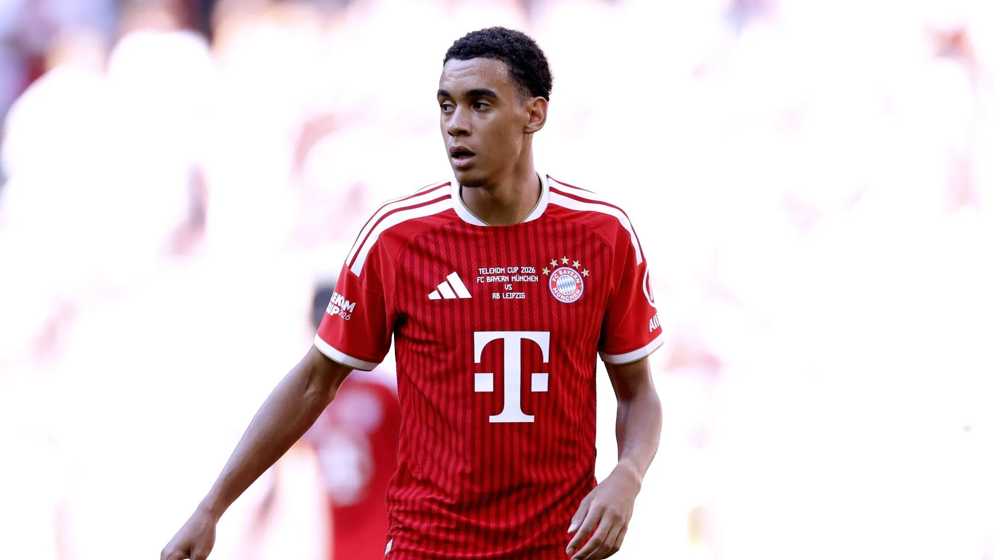 Como est&aacute; Musiala ap&oacute;s passar mal em amistoso do Bayern de Munique?