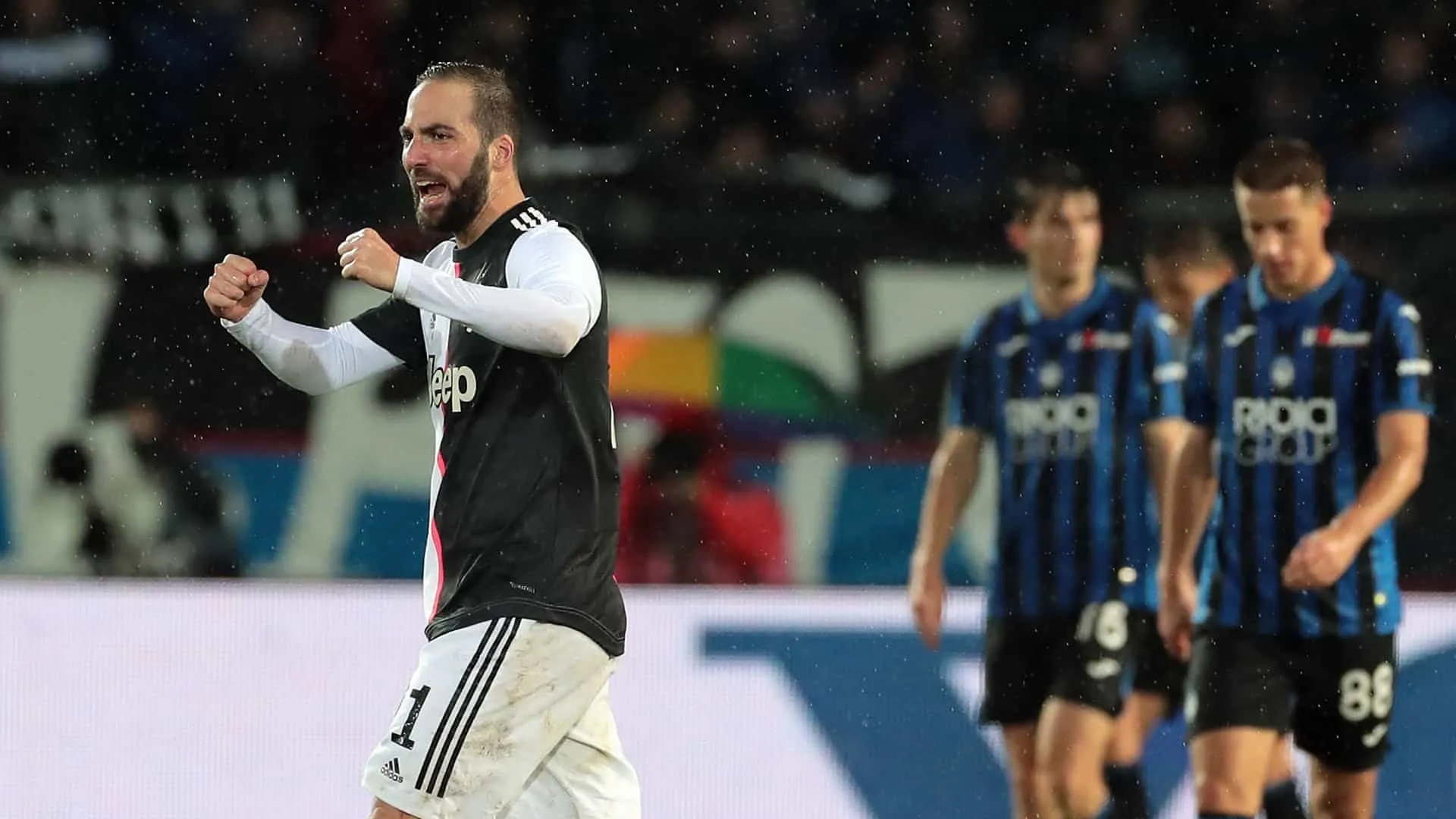 Depois de ser dominada no primeiro tempo, Juventus reage, vira e vence a Atalanta em B&eacute;rgamo