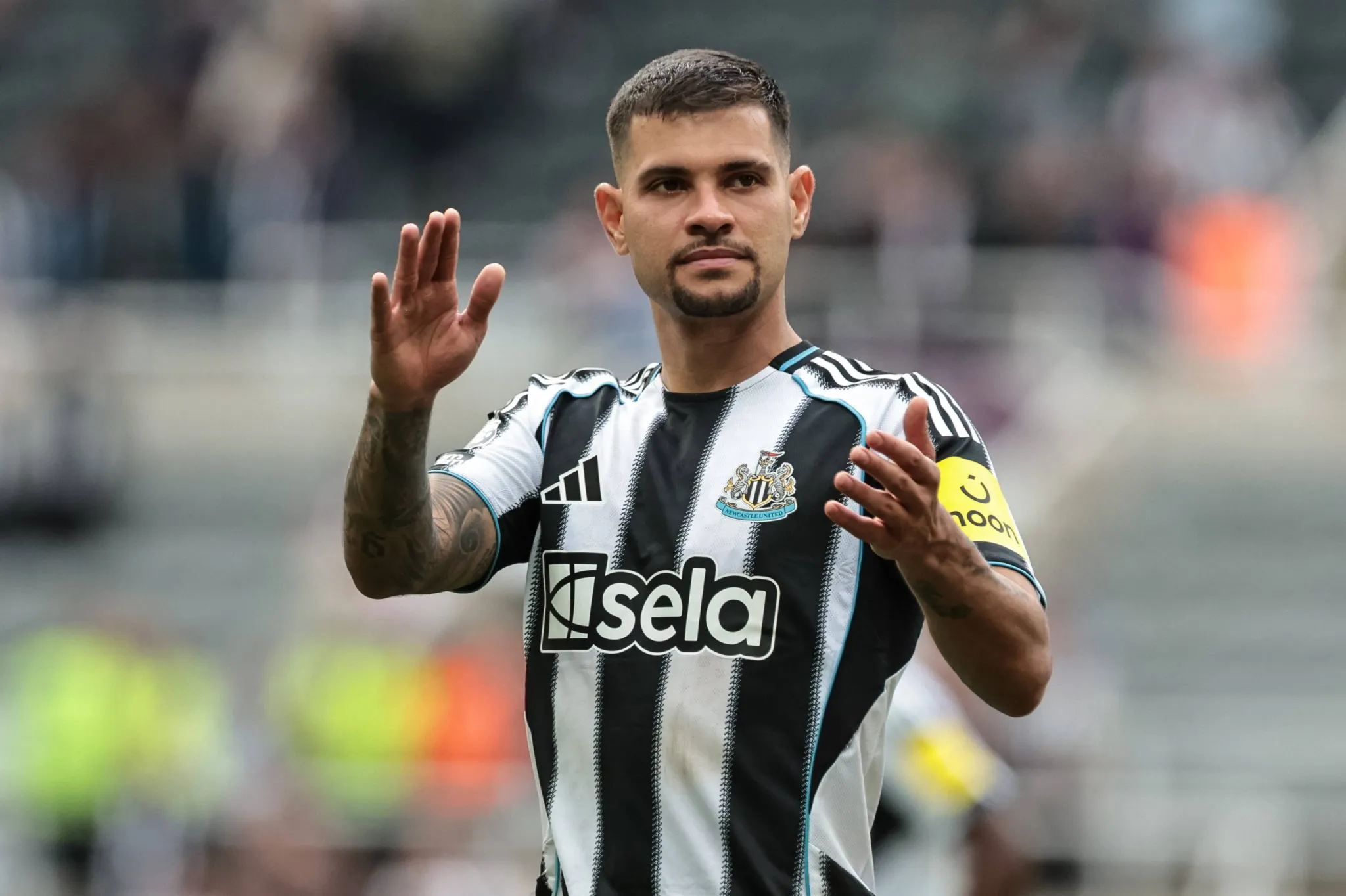 Bruno Guimar&atilde;es em a&ccedil;&atilde;o pelo Newcastle