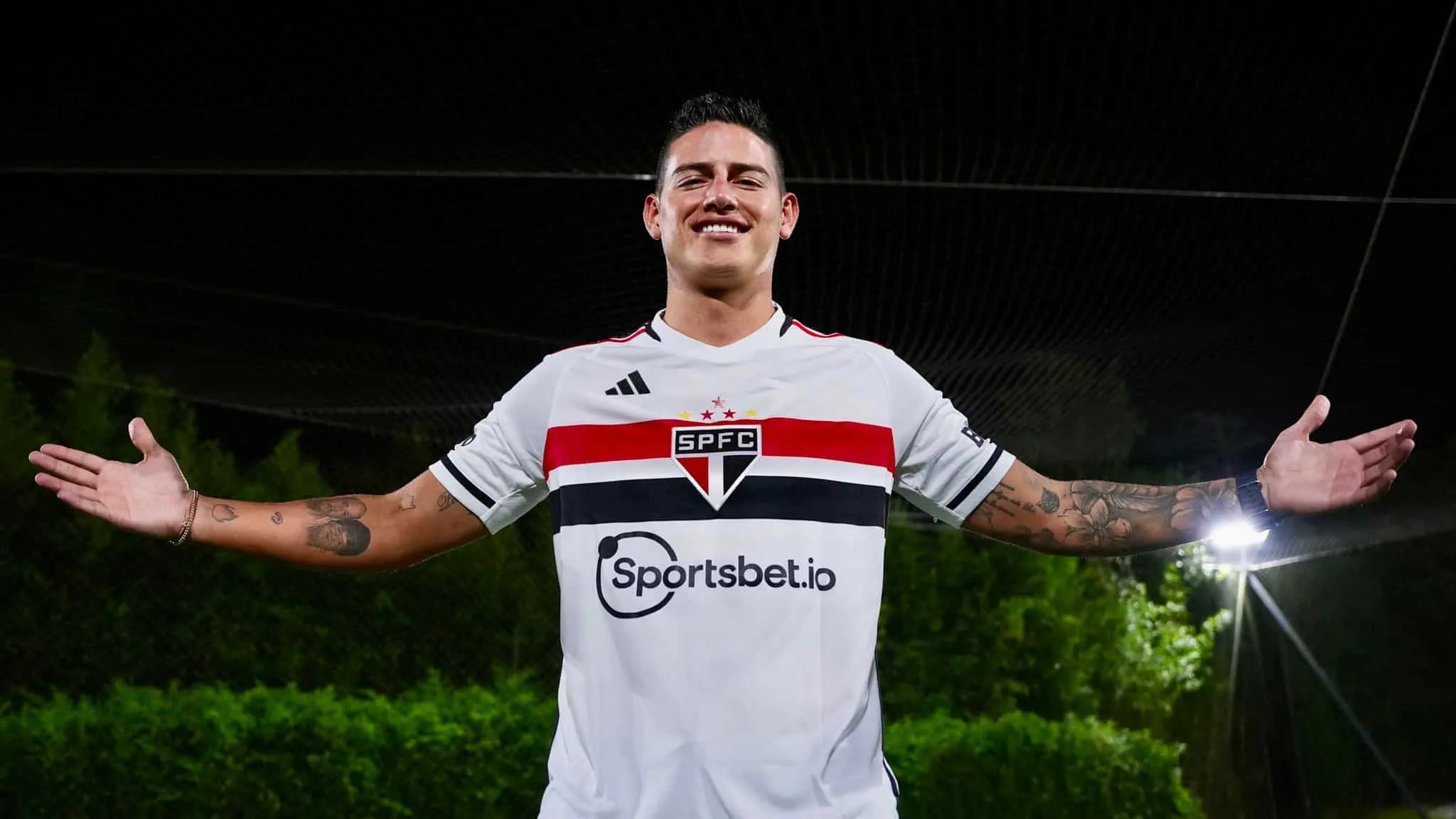 Mauricio Noriega: James exp&otilde;e car&ecirc;ncia de &iacute;dolos do torcedor brasileiro
