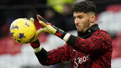 Quase cinco meses depois de ser anunciado pelo United, Altay Bayindir enfim far&aacute; sua estreia
