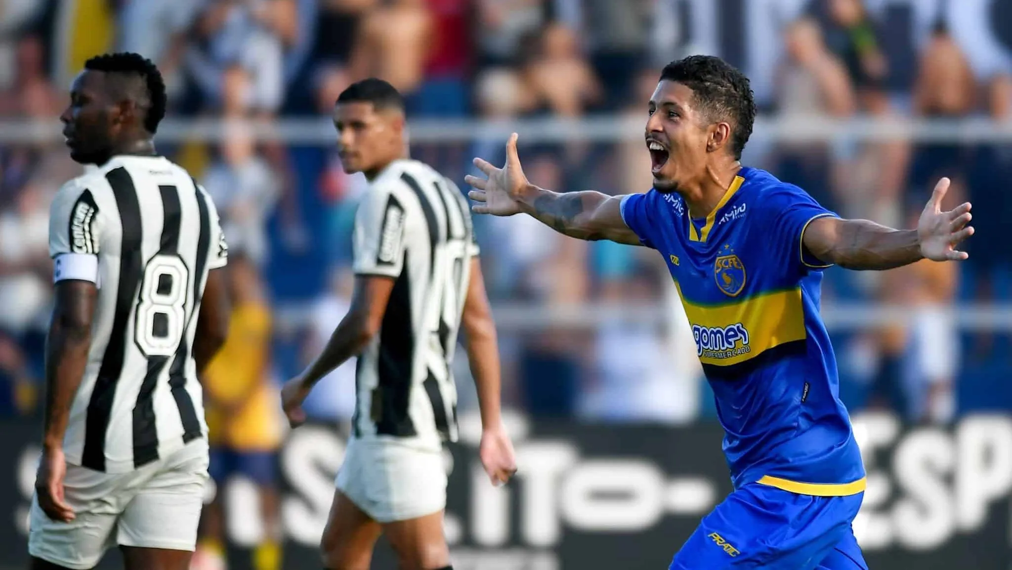 Com zagueiro no gol, Sampaio Corr&ecirc;a vence o Botafogo e consegue feito in&eacute;dito