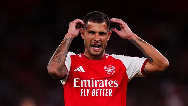 Regra da Premier League limita mercado do Arsenal ap&oacute;s chegada de Bruno Guimar&atilde;es