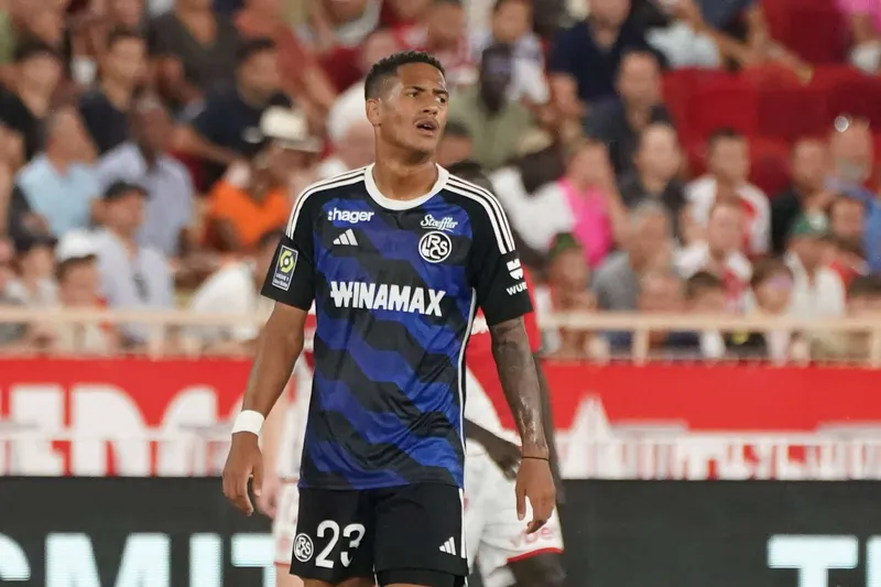 &Acirc;ngelo defendeu o Strasbourg, da Fran&ccedil;a, na temporada 2023/2024. Foto: Icon Sport