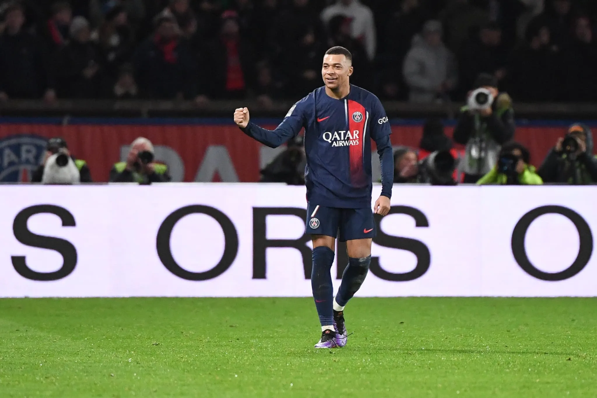Mbapp&eacute; sai do banco, marca, e PSG bate Nantes para se isolar ainda mais na lideran&ccedil;a da Ligue 1