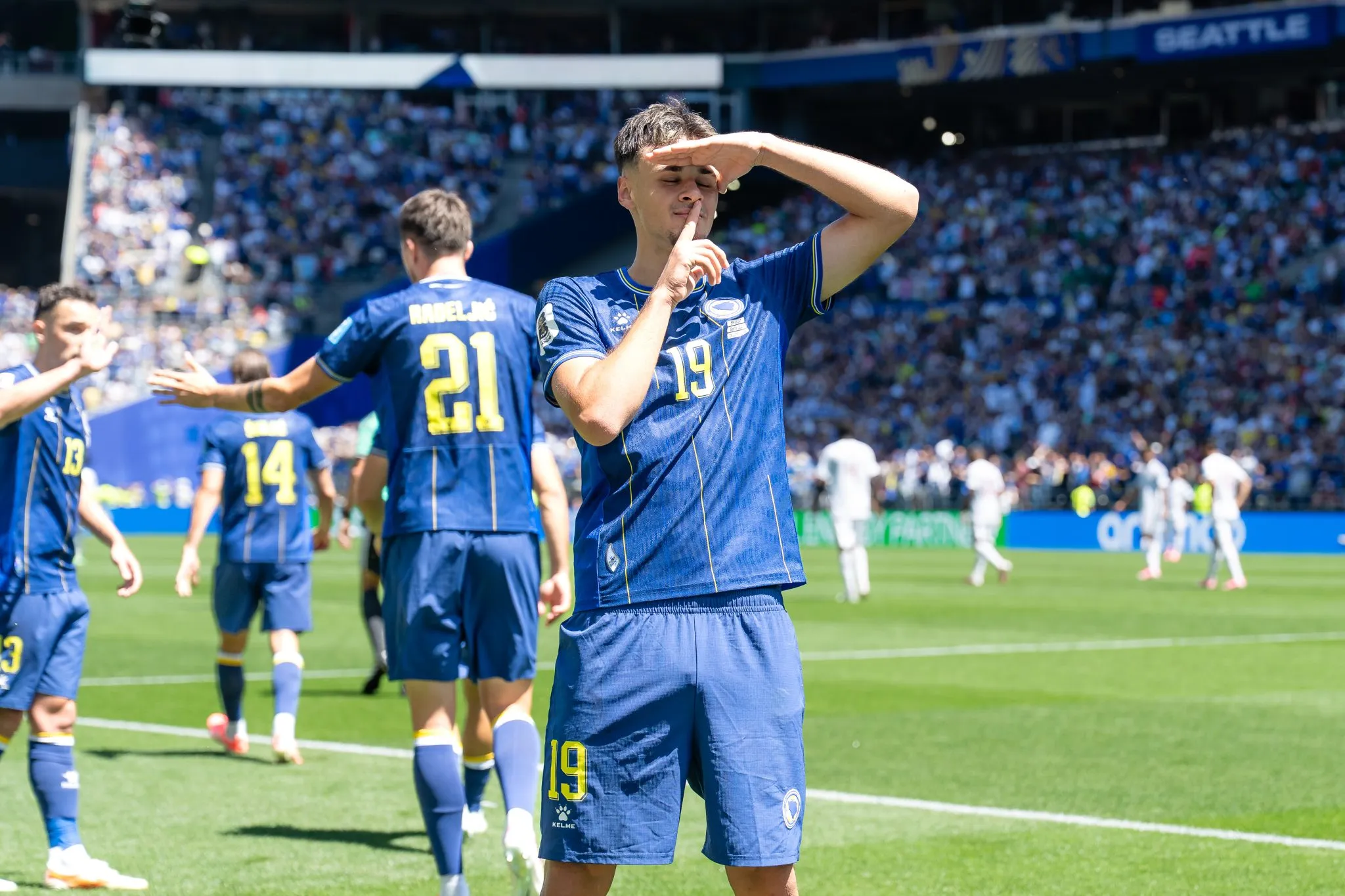 Kerim Alajbegović em comemora&ccedil;&atilde;o do gol (Foto: SUSA/Icon Sport)