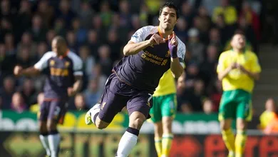 Su&aacute;rez comanda goleada do Liverpool contra o Norwich