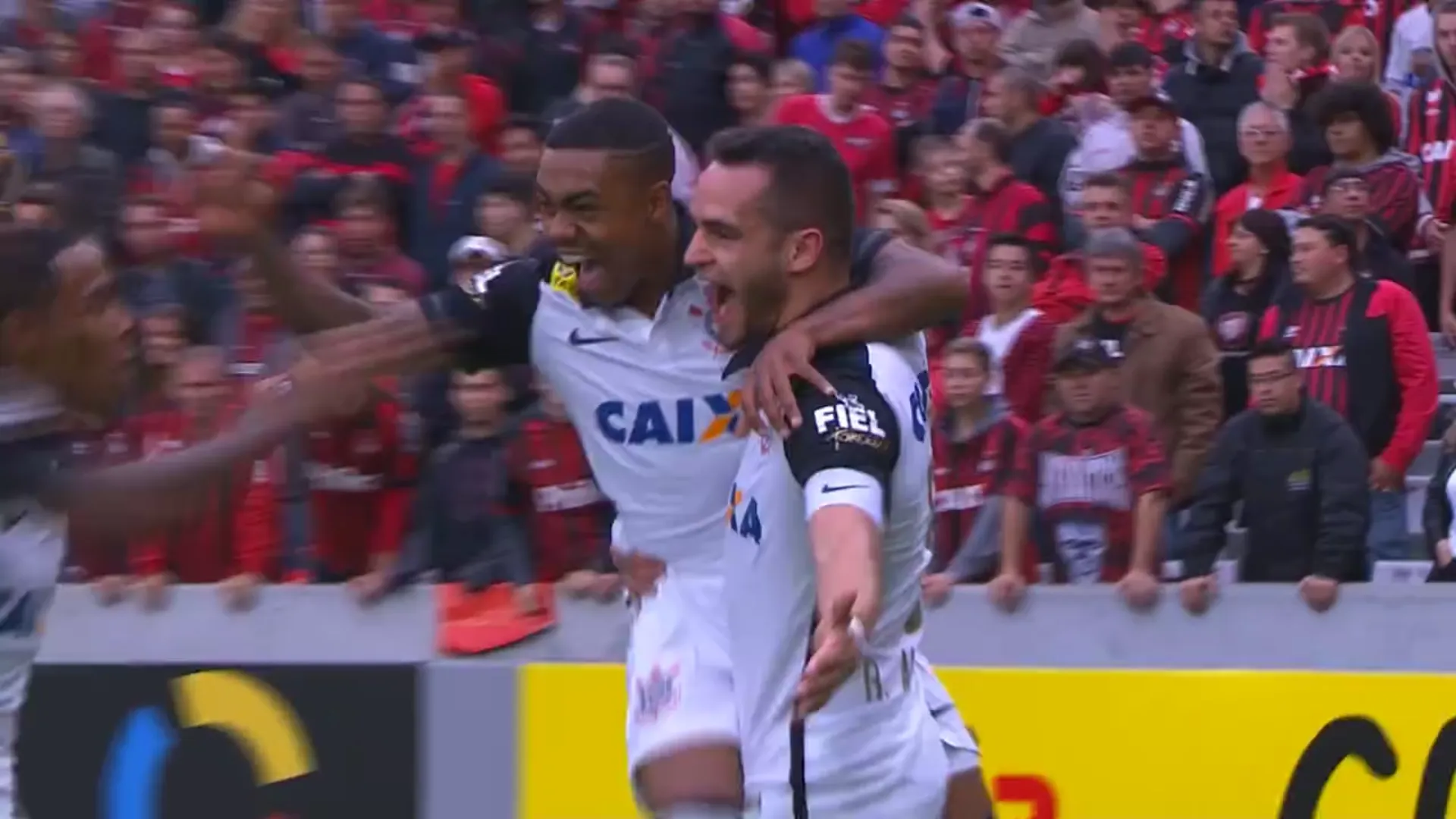 Maestro discreto, Renato Augusto foi a estrela que definiu a goleada do Corinthians