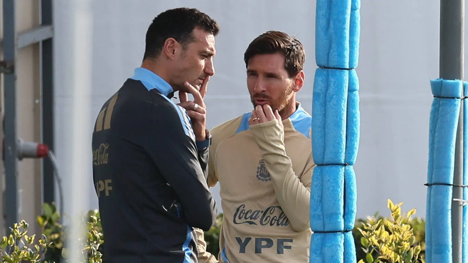 Scaloni: &lsquo;N&atilde;o tomo nenhuma decis&atilde;o na sele&ccedil;&atilde;o argentina sem antes consultar Messi&rsquo;