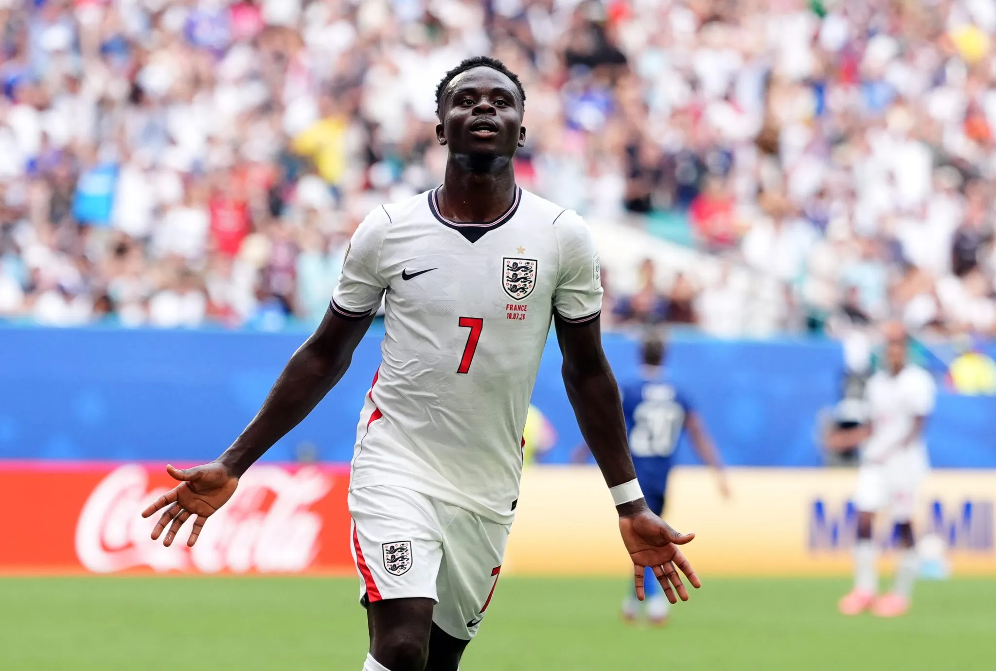 Saka celebra gol pela sele&ccedil;&atilde;o inglesa 