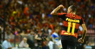 A virada no fim desatou a festa rubro-negra e a insana invas&atilde;o: O Sport est&aacute; de volta &agrave; S&eacute;rie A do Brasileiro
