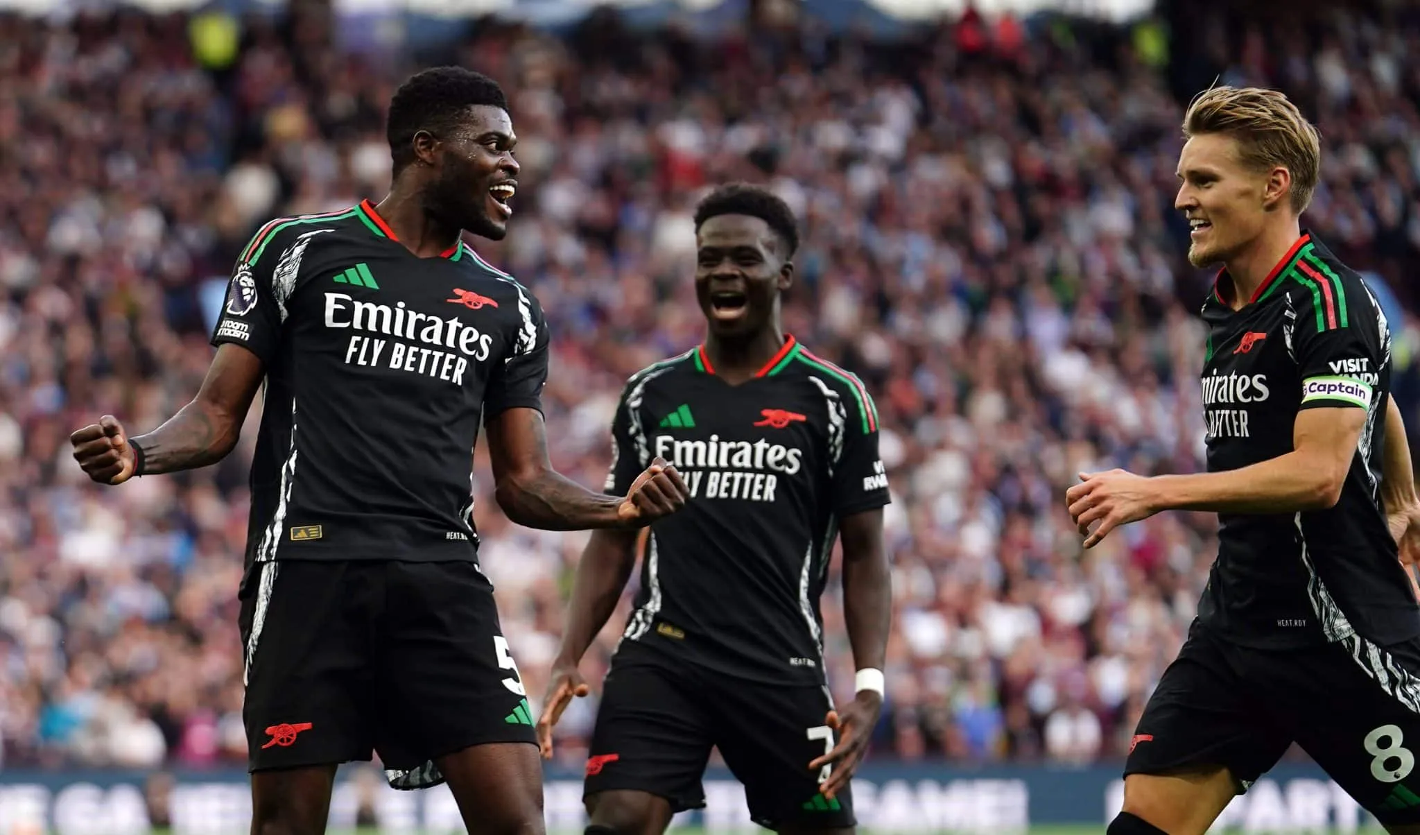 Arsenal exorciza fantasma, vence Aston Villa e mostra que est&aacute; pronto para &lsquo;sair da fila&rsquo;