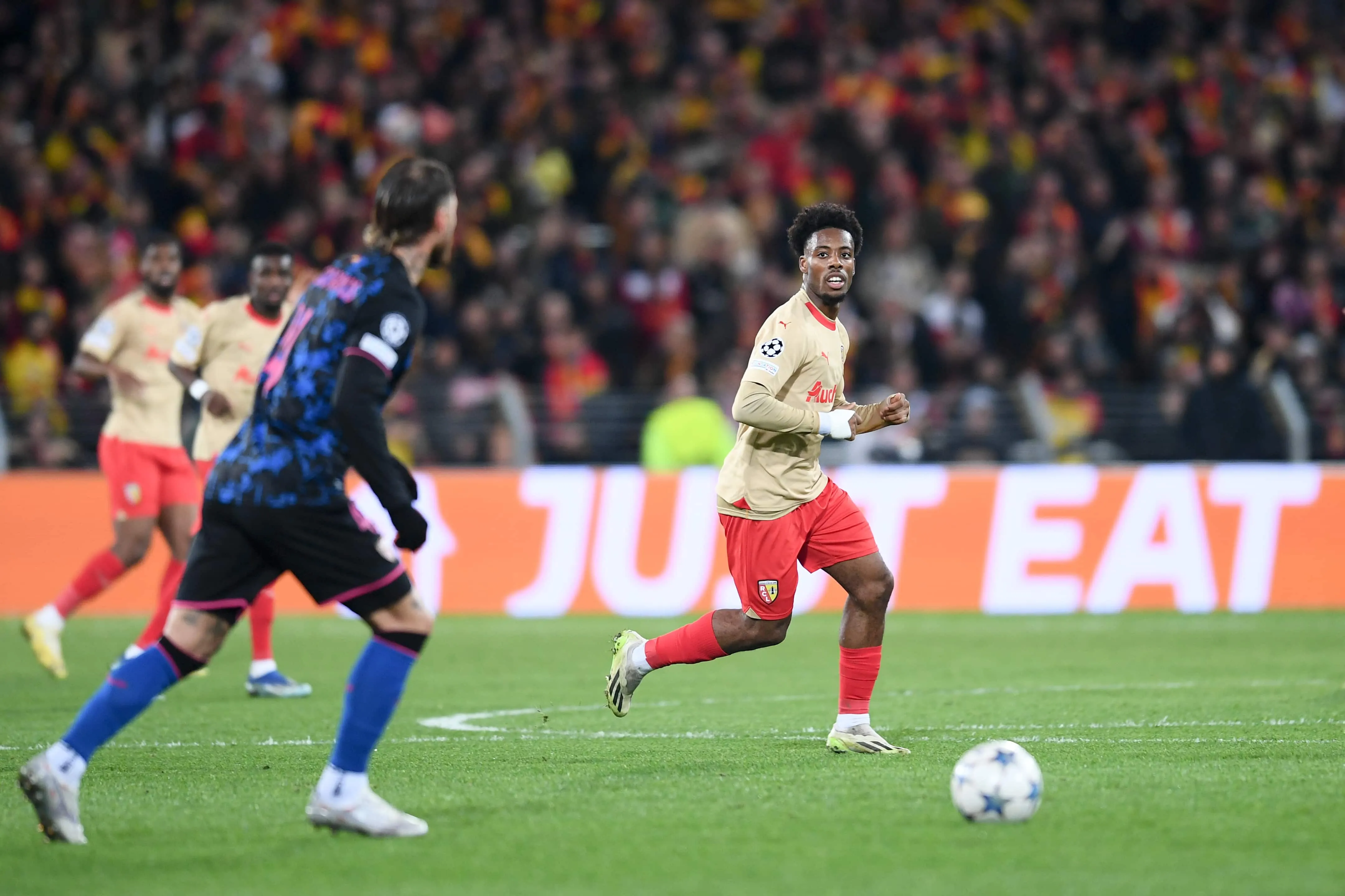 Roteiro dram&aacute;tico: Sevilla cai para o Lens e fica sem vaga na Liga Europa, decepcionando sua corajosa torcida