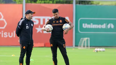 Sem Coudet, suspenso, Internacional roda o plantel para encarar o Juventude no Alfredo Jaconi