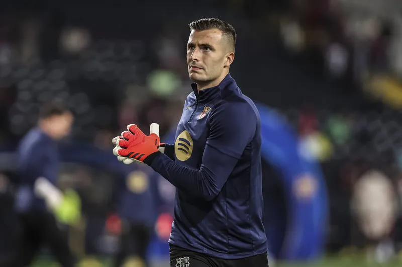 I&ntilde;aki Pe&ntilde;a ganhou oportunidade como titular ap&oacute;s a les&atilde;o de Ter Stegen