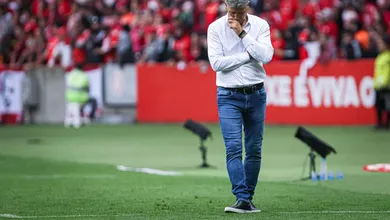 Renato n&atilde;o fala ap&oacute;s derrota no Gre-Nal, e presidente do Gr&ecirc;mio demonstra insatisfa&ccedil;&atilde;o