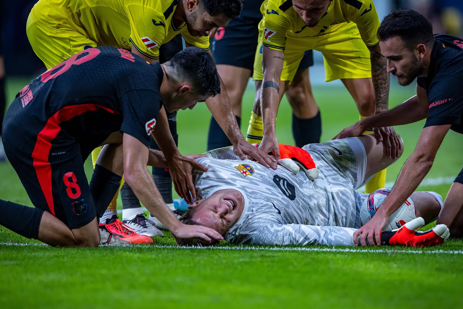 Foto: (Imago) - Ter Stegen sofreu uma grave les&atilde;o no Barcelona
