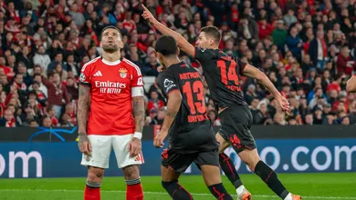 Benfica e Leverkusen fazem show de quem erra mais com coincid&ecirc;ncias negativas