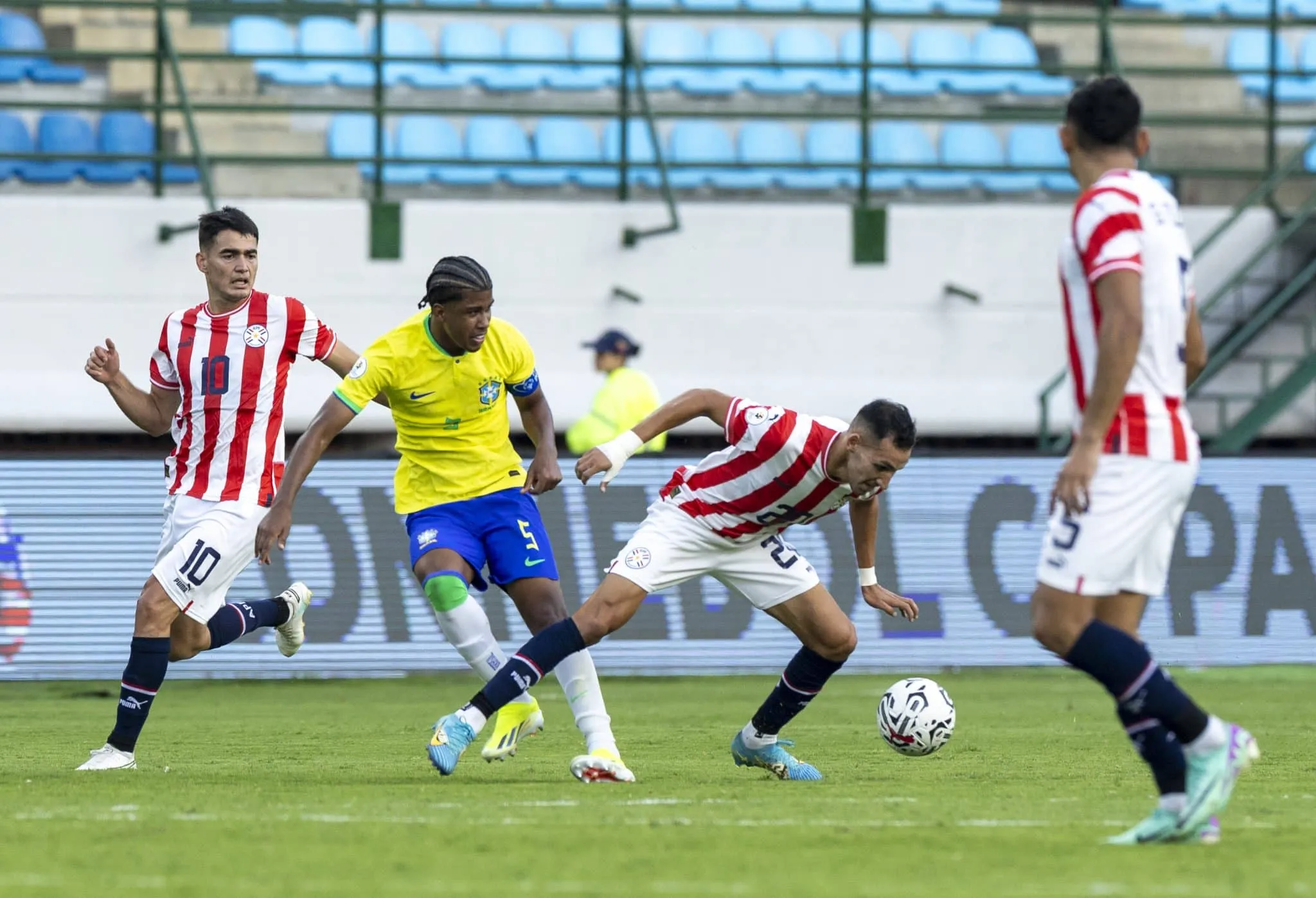 Brasil mostra pouco, perde para o Paraguai no Pr&eacute;-Ol&iacute;mpico e v&ecirc; Jogos de Paris mais longe