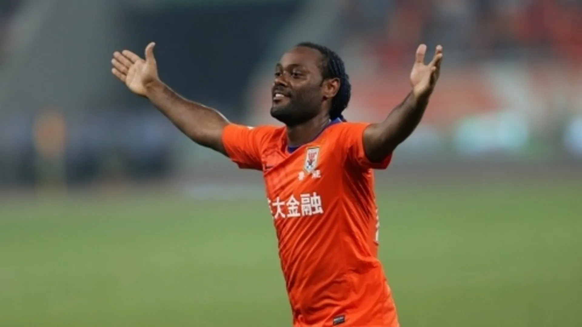 V&aacute;gner Love marcou cinco gols pelo Shandong Luneng na LC da &Aacute;sia, mas nem isso foi suficiente para o time chin&ecirc;s avan&ccedil;ar