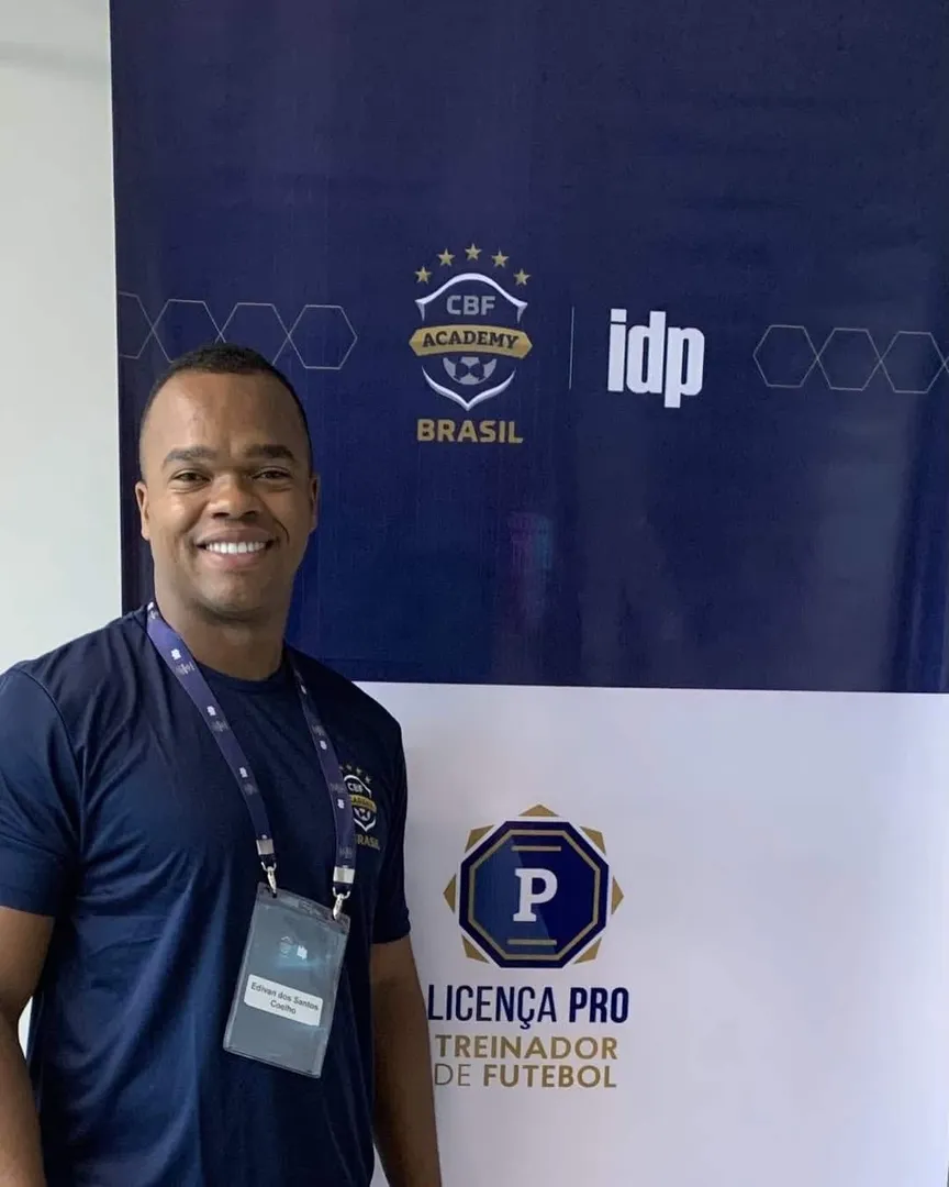 O t&eacute;cnico Edivan Coelho durante sua gradu&ccedil;&atilde;o na licen&ccedil;a Pro do curso de t&eacute;cnicos da CBF Academy