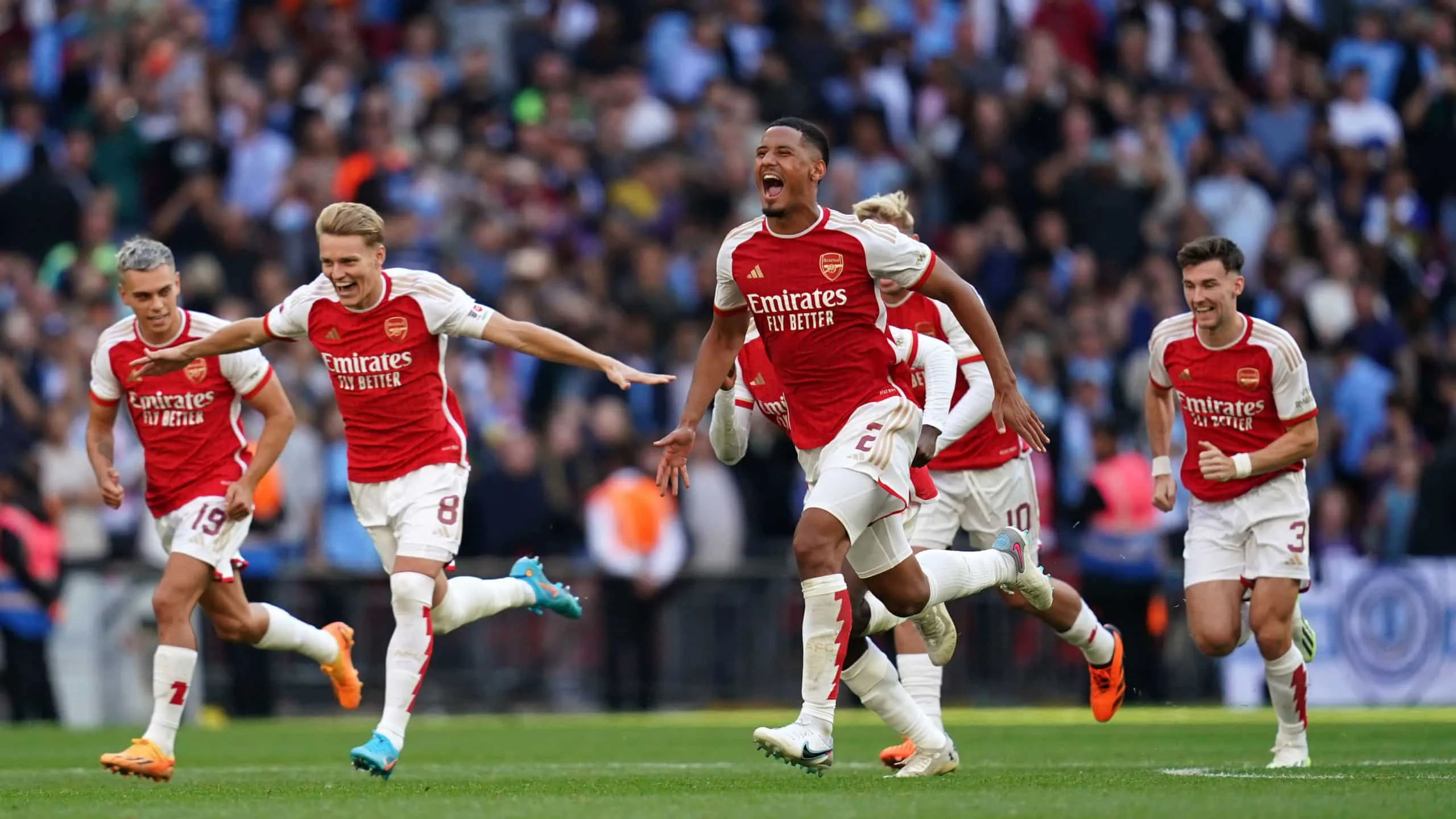 T&iacute;tulo nos p&ecirc;naltis sobre o Manchester City vale muito mais do que a ta&ccedil;a para o Arsenal