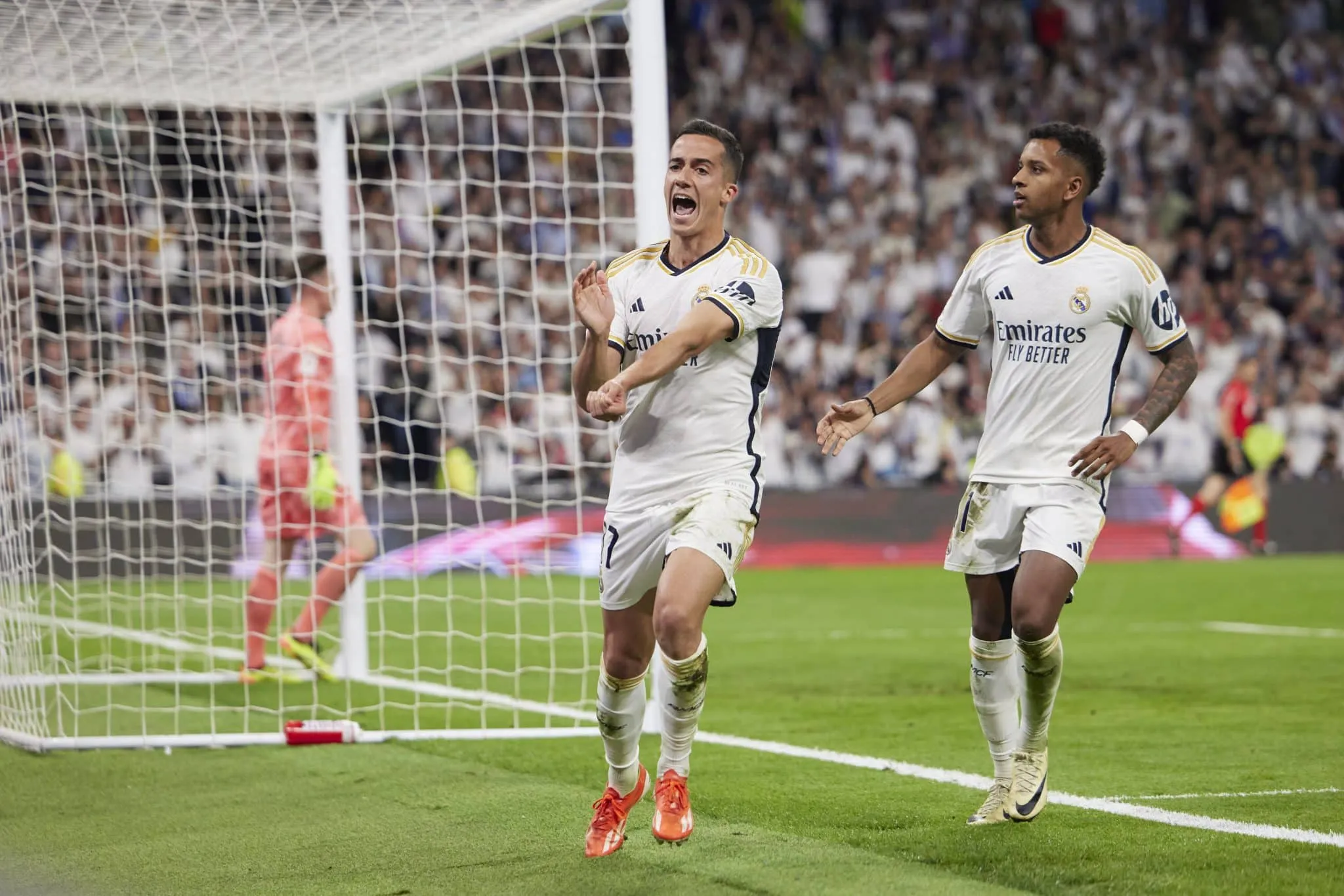 El Cl&aacute;sico, eu te amo: Real Madrid bate Barcelona e p&otilde;e nove dedos na ta&ccedil;a de La Liga