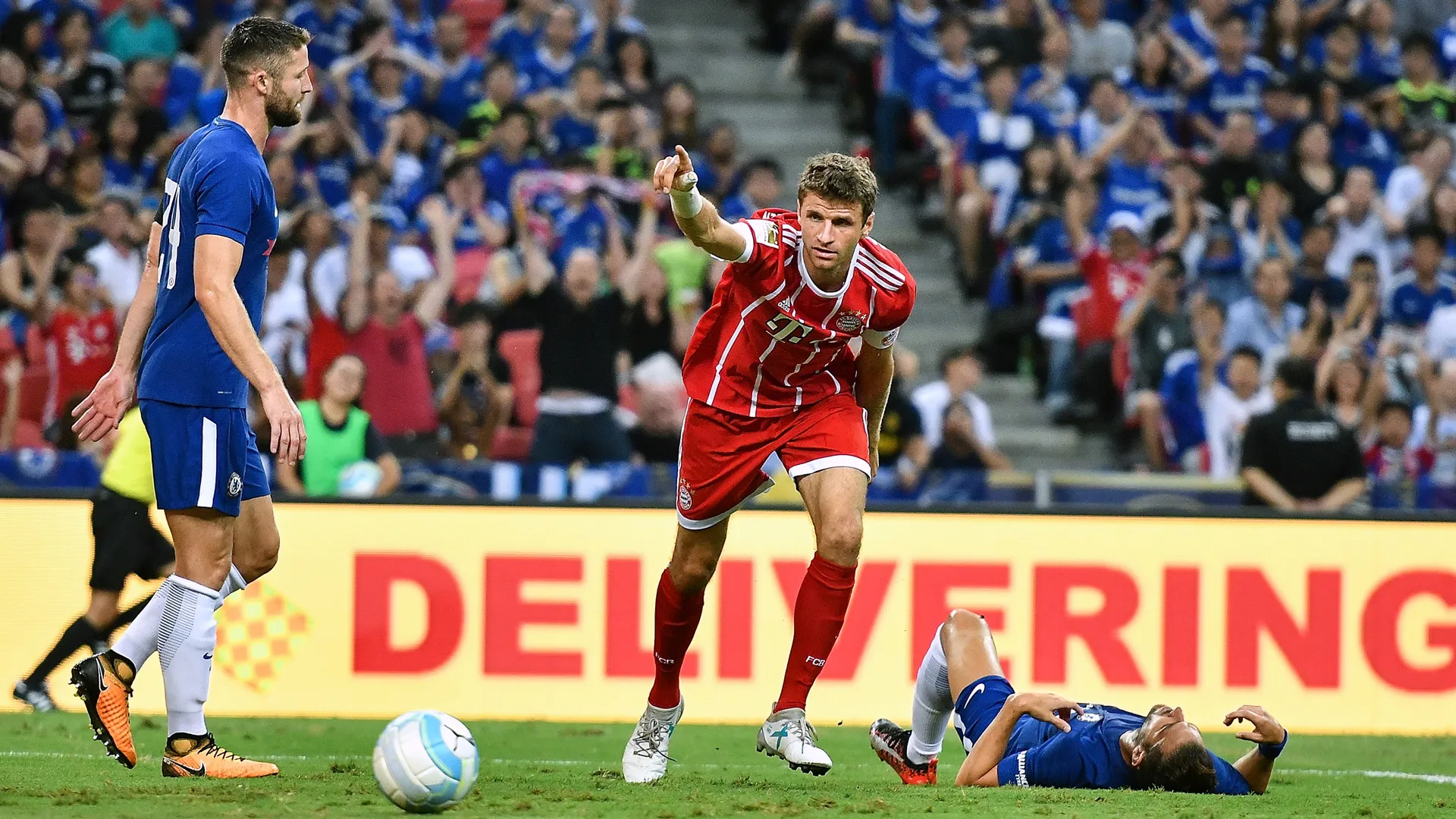 Morata estreou pelo Chelsea, mas foi M&uuml;ller pelo Bayern quem brilhou no amistoso entre as equipes